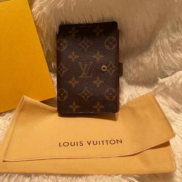 Louis Vuitton PM Agenda - Picture 2 of 9